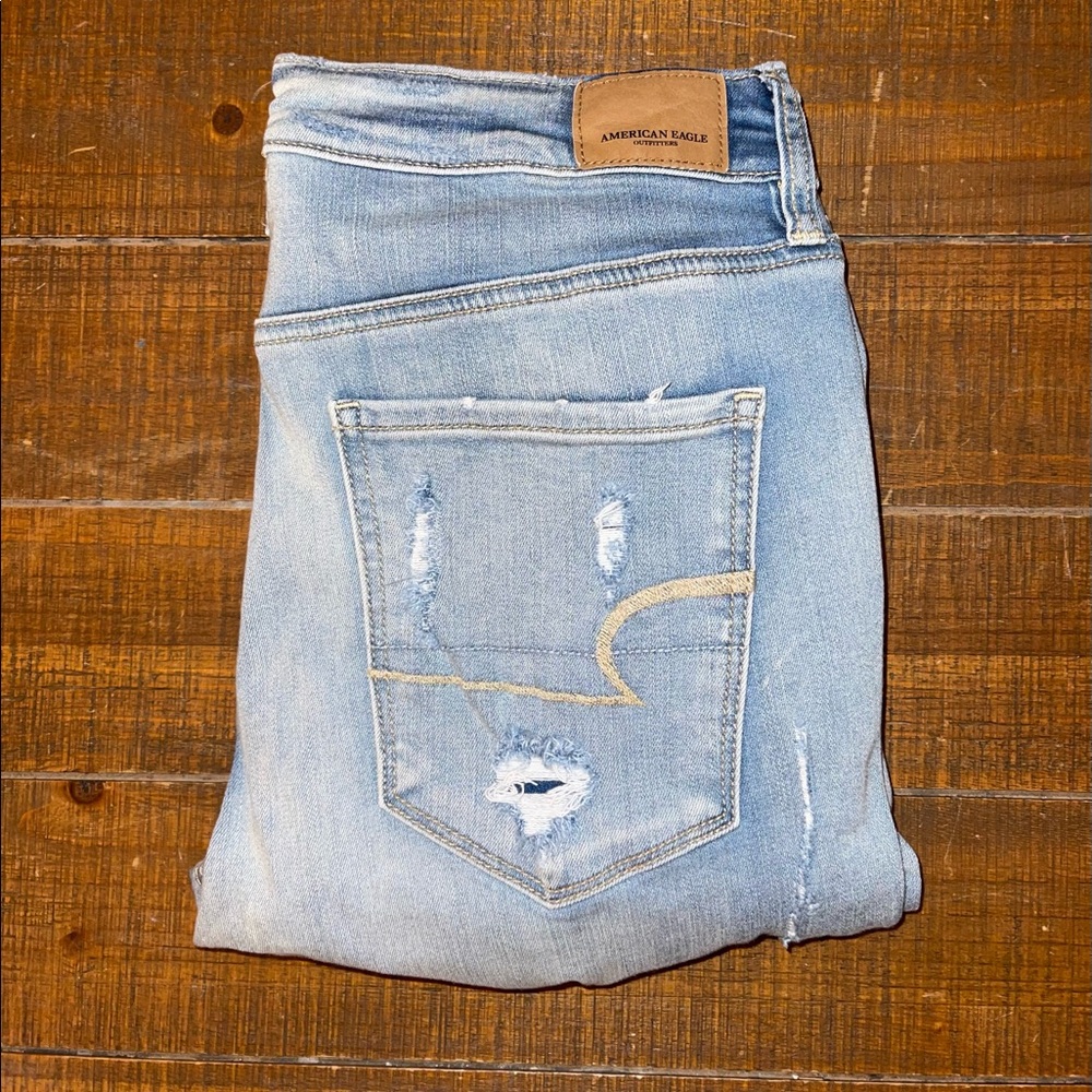 AE RIPPED JEANS